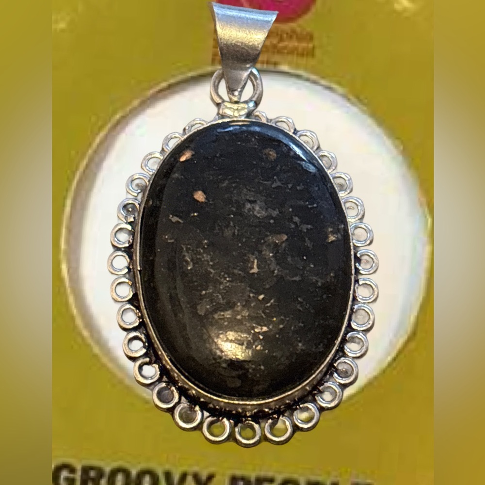 Nwots Elegant Black Oval Pendant Necklace